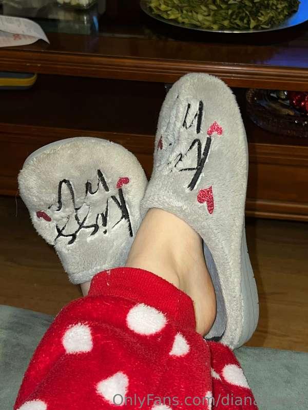 Any lover of slippers to walk around the house? 🤤💖
