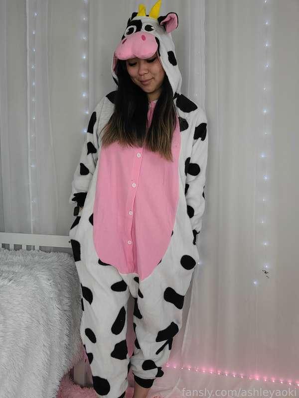 Who knew a cow onesie could be sexy? 😂
