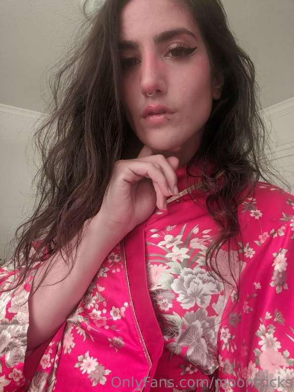 Are you guys readyyy??? This is a selfie set shot on a whim ..