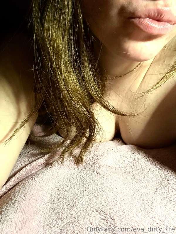 I'm waiting for you in bed🫦
