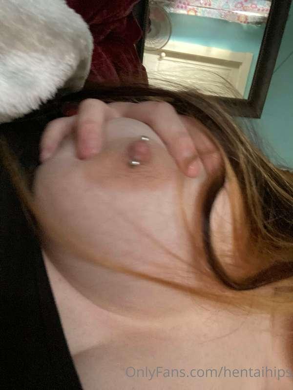 i miss having my titties pierced 😞😞😞