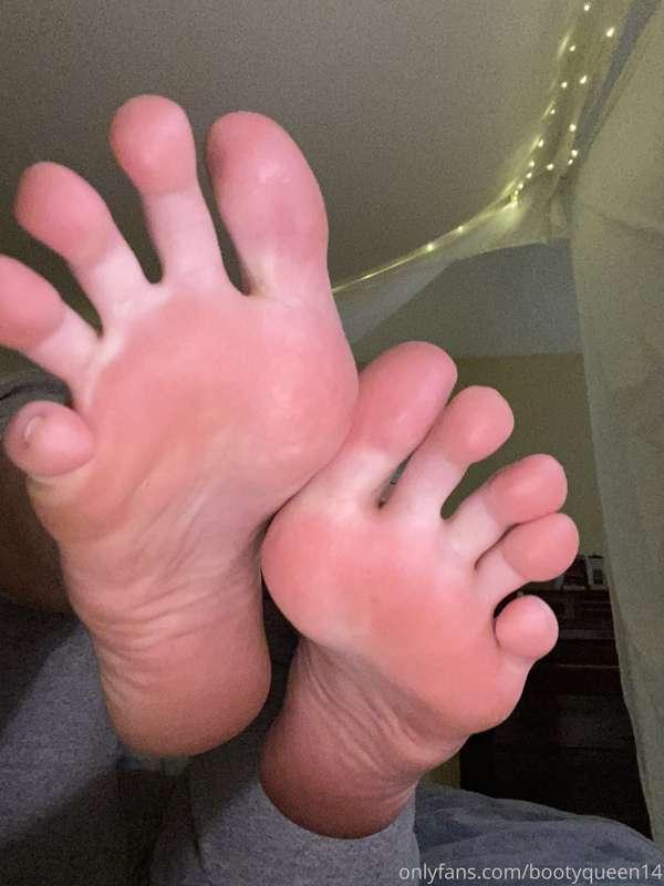 Would you suck on my toes? 😈😈😈