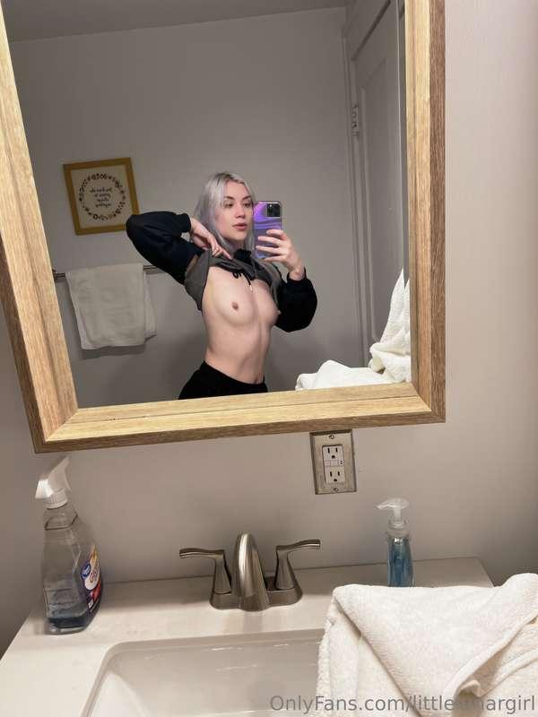 Obligatory titty flash in the Airbnb bathroom upon arrival 😂