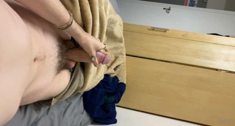 don’t you love hung college guys? see me cum in the last vid..