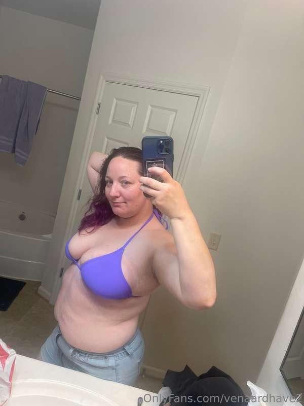 Getting cosplays together means trying things on. Got this b..