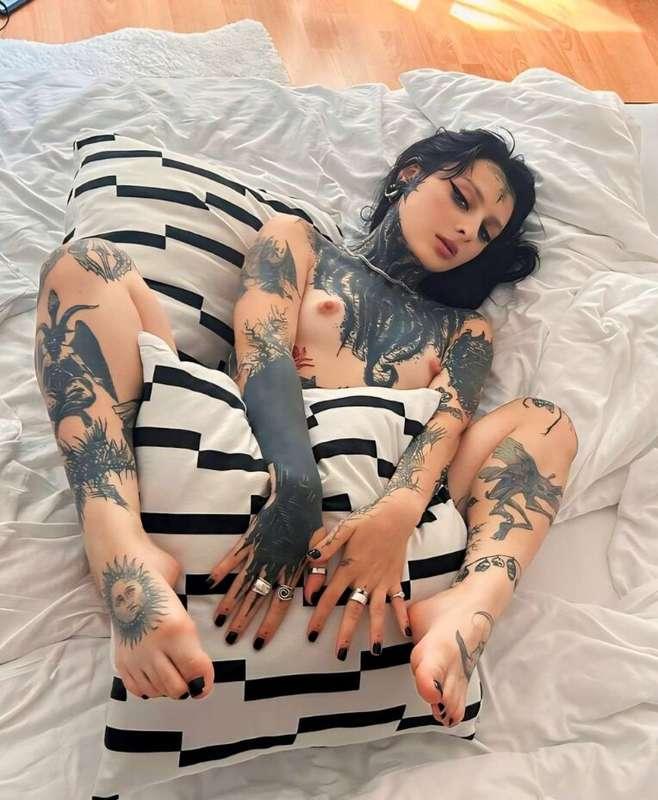 ## THIS CRAZY BITCH LOVES ANAL 🥵 @yo-landi_black Her juicy a..