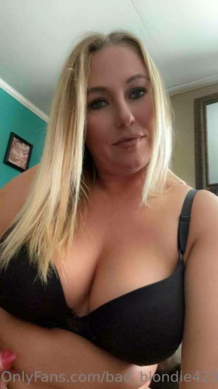 I’m too horny right now 😩😩