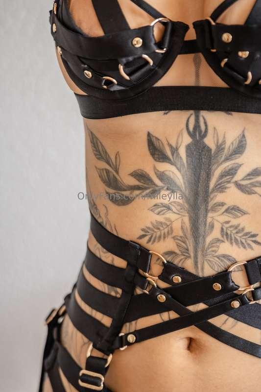 Si je suis dans cette tenue tu viens ? 🤭Une nouvelle vidéo a..