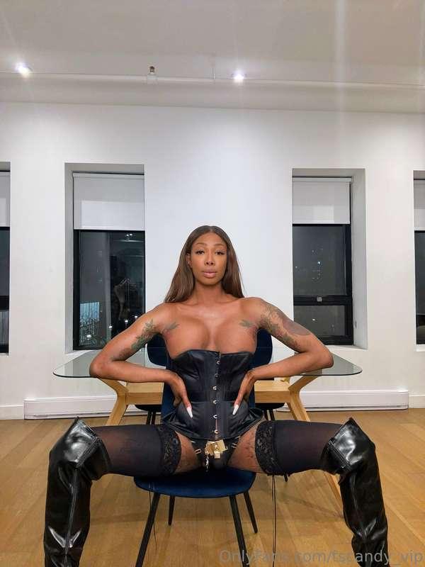 If you’re awake and you see this! You owe me your cock 😈