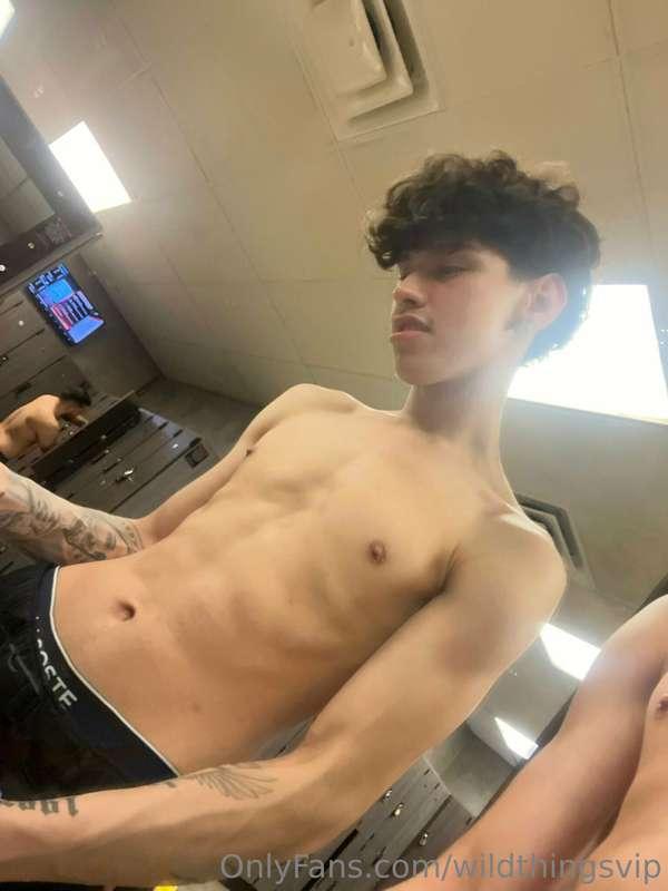 like if u want that @rickyfloresVIP 🍆🤫💦😈
