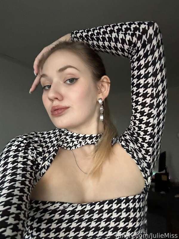 Do you believe in love at first sight, or should I post more pics of my tiddies?😊

#fyp #tits #skinny #young #teen #nude #ass #boobs #petite #cute #egirl #18 #College #Nipples #Pussy #tiny #fetish #schoolgirl