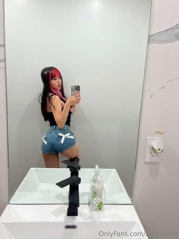 bows on my booty because its the best gift you could have 😉