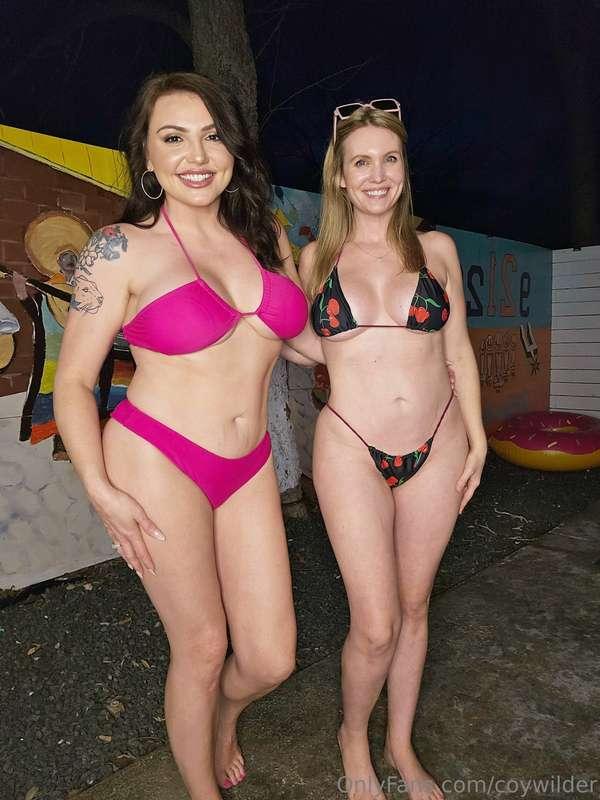 How about a naughty swim with @hollyjaneloves69 😍