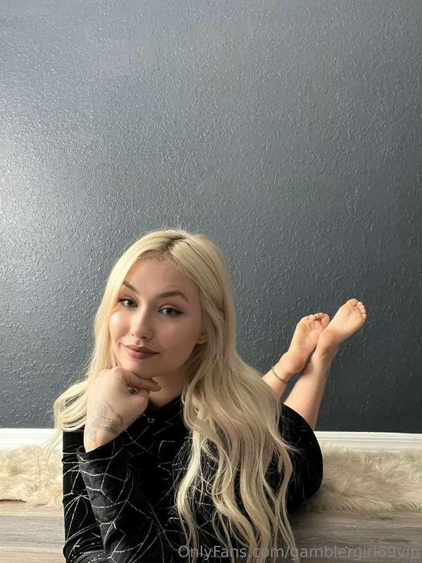 Spooky SZN 🎃🕸️🕷️
Hi vip page! I fucking love you❤️ message m..