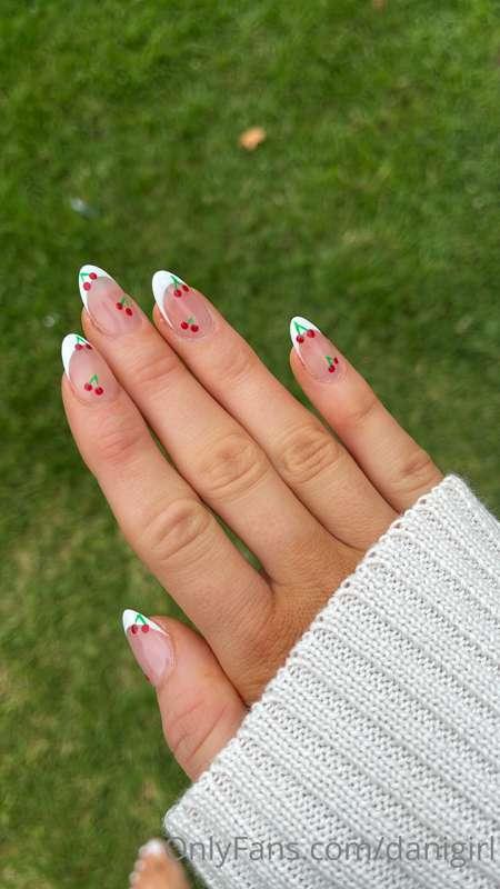 Fresh mani 🍒💅🏼

Getting my nails done is one of my favorite ..
