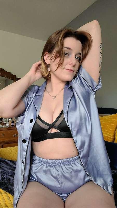 Swipe for a little tiddy 😏❤

Xoxo, Mary