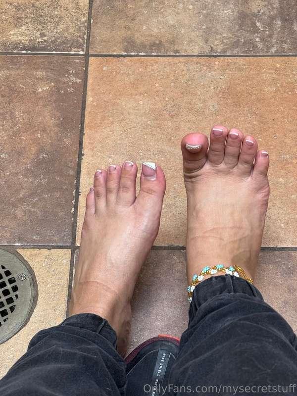 Happy Feet Friday 🥵Dirty soles while at work 😋😋