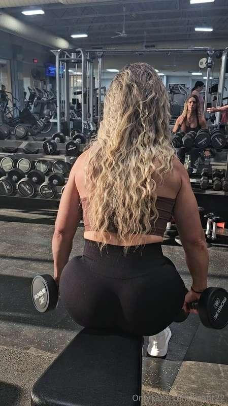 Waisted to glute ratios 🥵Don't forget to DM me for deals thi..