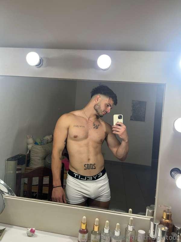 Today I sleep in another bed 🥵 Hoy duermo en otra cama 🥵