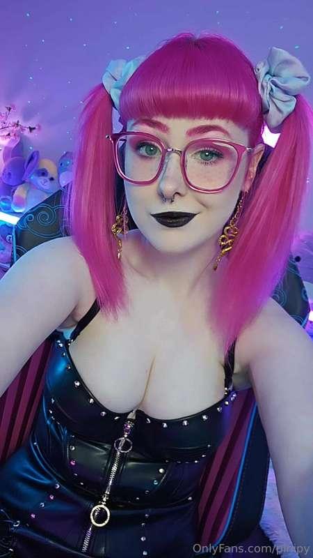 LIVE NOW on http://twitch.tv/pinipy !! I'm back and ready to..