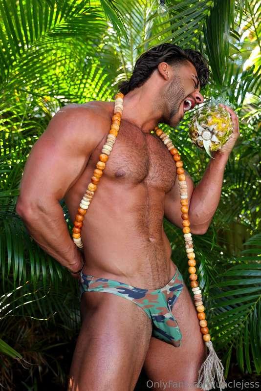 A taste of the forbidden fruit;) 🍍