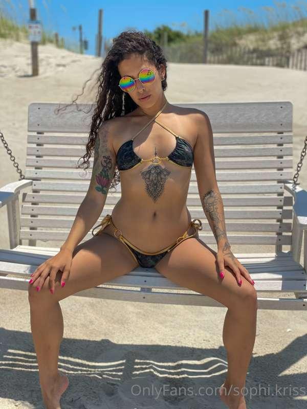 Sunny days ahead. 🌞 Head on over to @sophi.kriss.vip for dai..