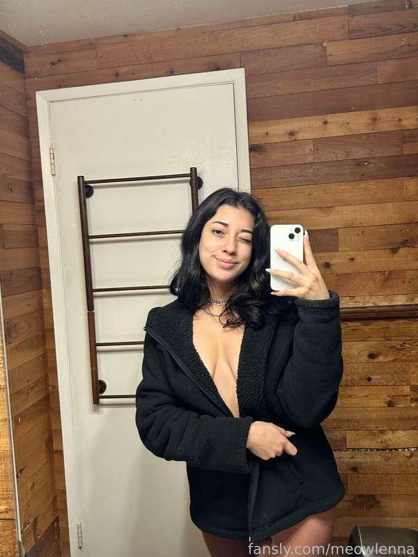 swipe to see me flash my cute boobs so you can have a good morning!🥰🍆