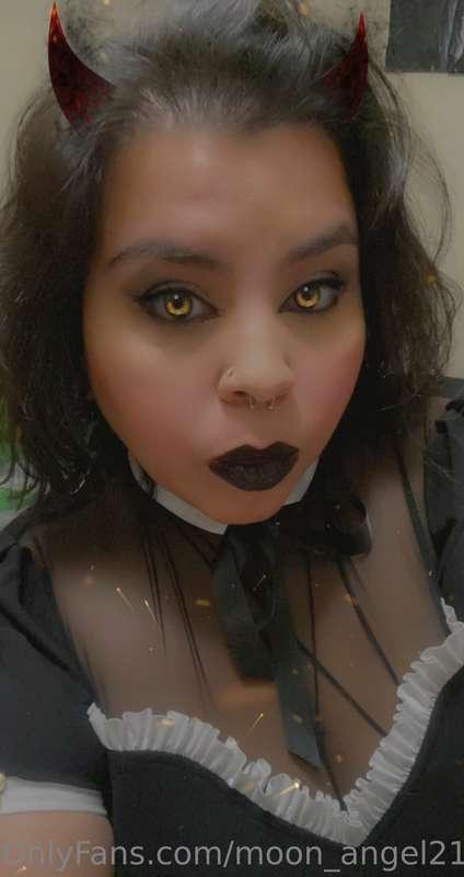 Did a photo shoot with two outfits. Post more tomorrow.