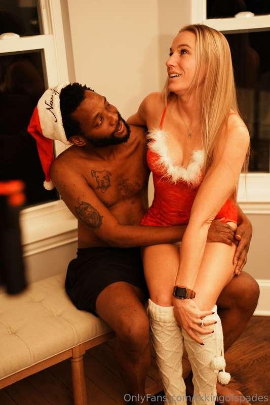 @naughtybonnieplatinum telling Santa Robb what she wants for..