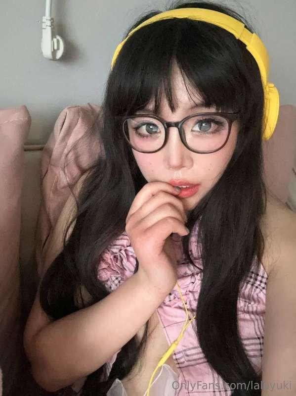 channeling my inner sunshine with this e-girl vibe ☀️💛don't ..