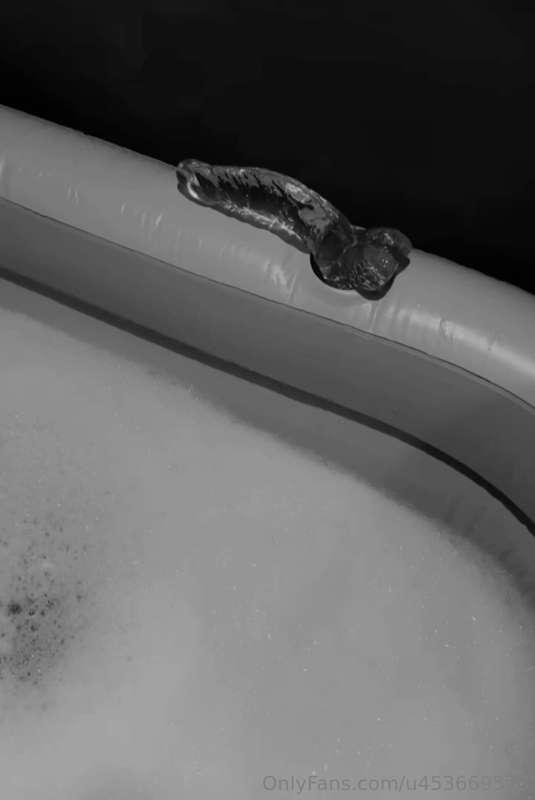 My kinda Saturday 👅 okey . So I broke my first “bathtub”, bu..