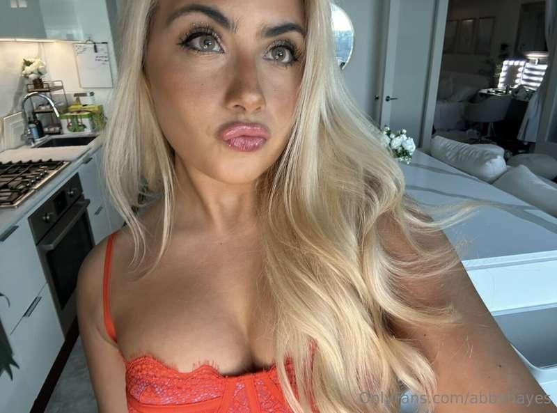 do you like how my make up looks today? 🤭