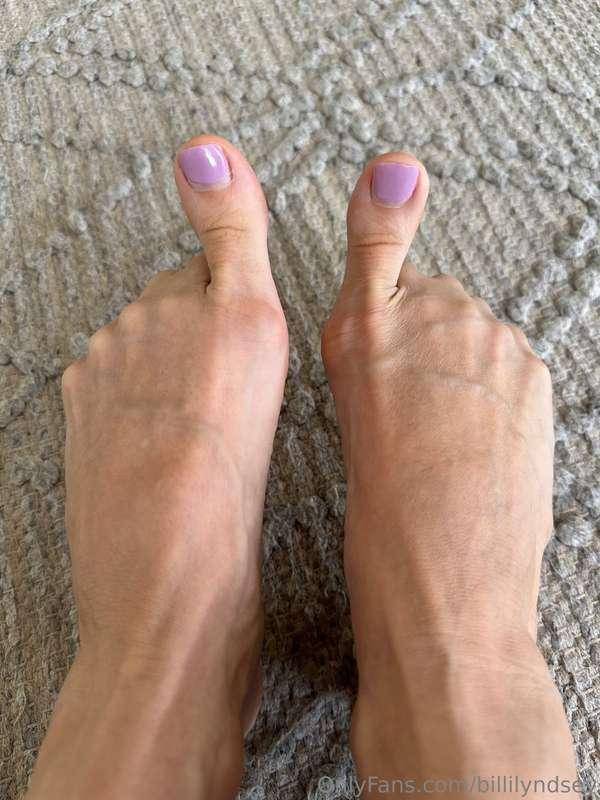 My thumb toes 😝😳🫣🙃 #feet #toes #thumbs #footfetish