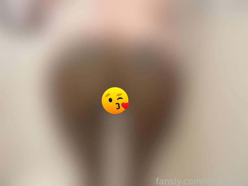 emilyuwo image #0