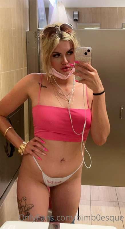 We luv airport bathrooms lol