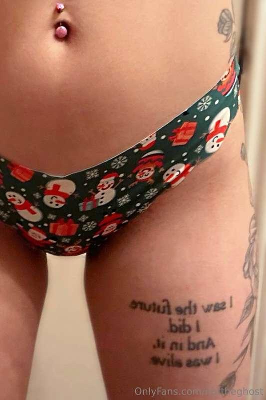 Cute Christmas thong booty pictures ❤️💚🎄