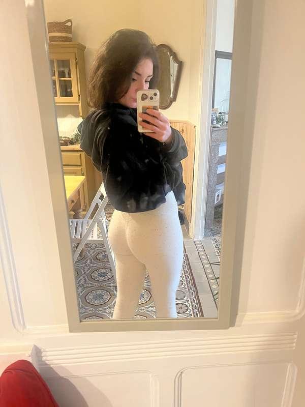 J’hésite vraiment à mettre ce legging ahah je sais pas quoi ..