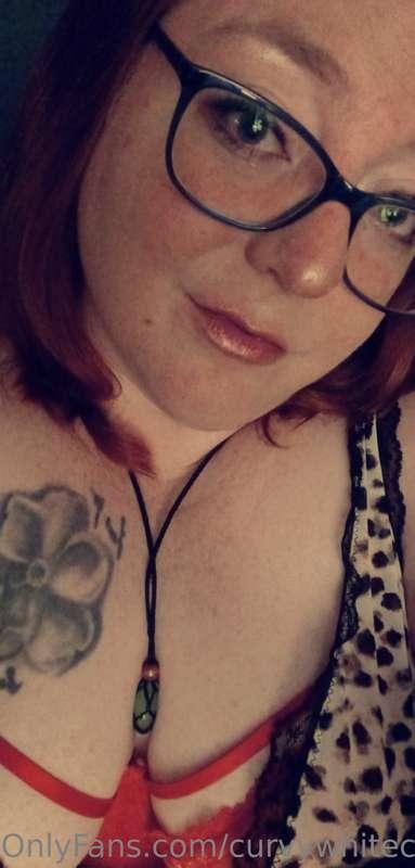 curvywhitechick_89 image #0