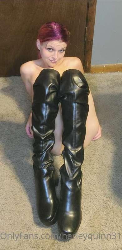 All new shoot in boots and stiletto high heels 
 See the ful..
