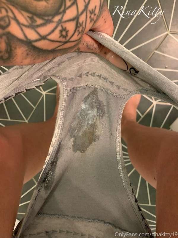After about 30 min of having my 7in dildo in my ass under my..