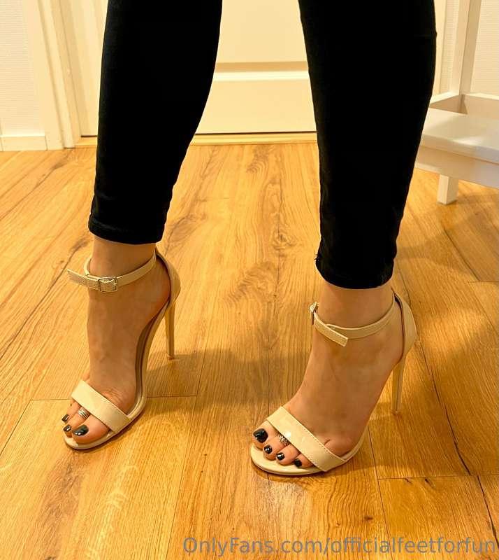In love with these shoes!  👡 🤍