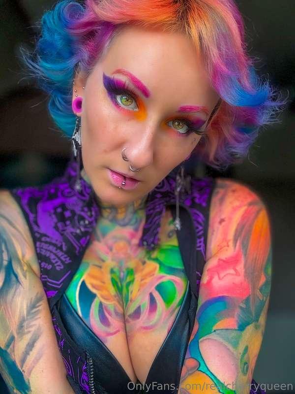 I know you missed my boobs... So here are some Goth Style Ch..