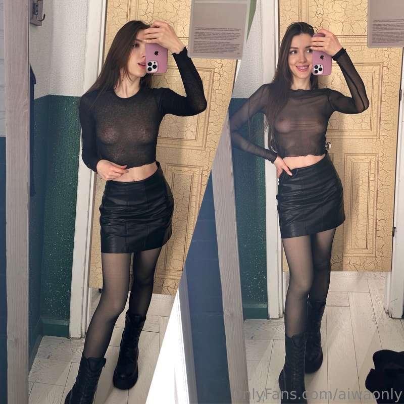 One style, but different fabric 😝 which top do you like more..