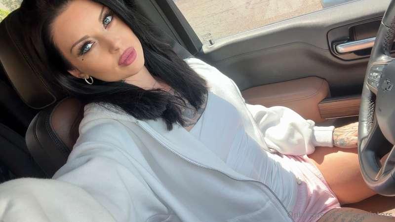 Out runnings errands in my pjs.. just because 😏 