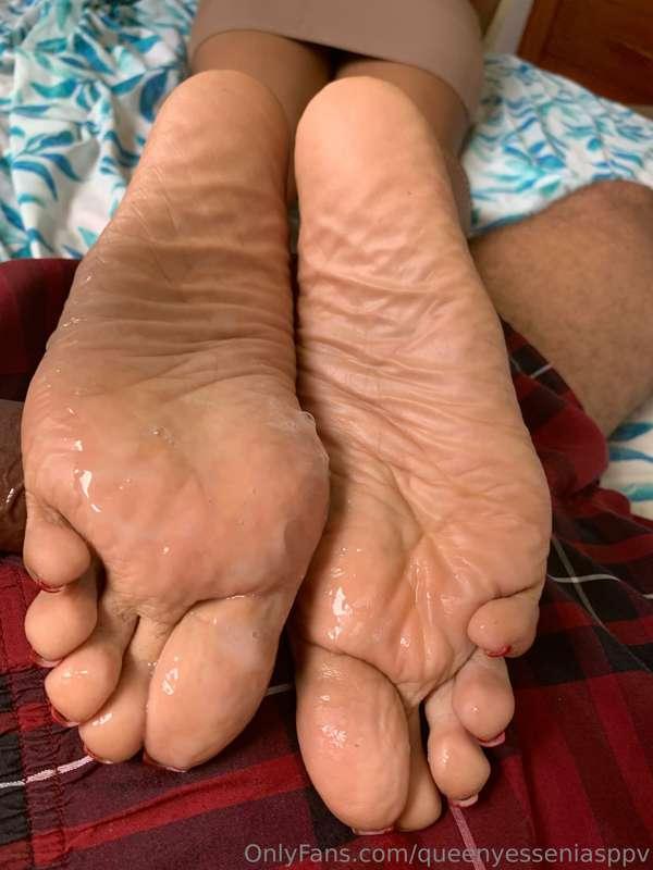 “Wrinkled Soles GripJob”

New video/no paywall 

onlyfans.co..