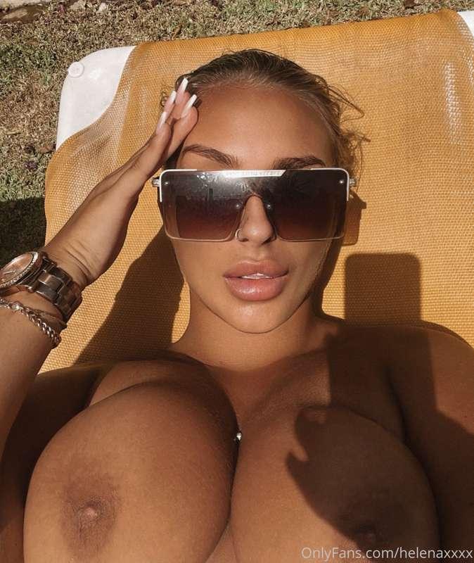 Catching rays and also looks at the pool 👀