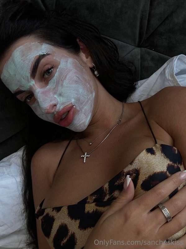 𝐌𝐘 𝐀𝐏𝐏𝐄𝐀𝐑𝐀𝐍𝐂𝐄 𝐈𝐒 𝐌𝐘 𝐂𝐀𝐋𝐋𝐈𝐍𝐆 𝐂𝐀𝐑𝐃 💋Self-care is an integral p..