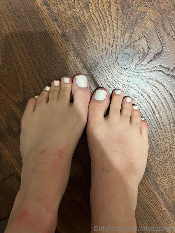 Just got my pedicure for the wedding/mexico and I kind of ha..