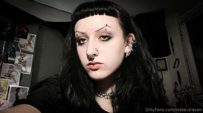 Good morning babe!☀️ How are you doing today? 🖤