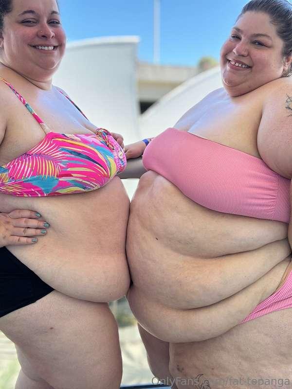 2 fat babes on a balcony… their bellies might touch? 😉 💖